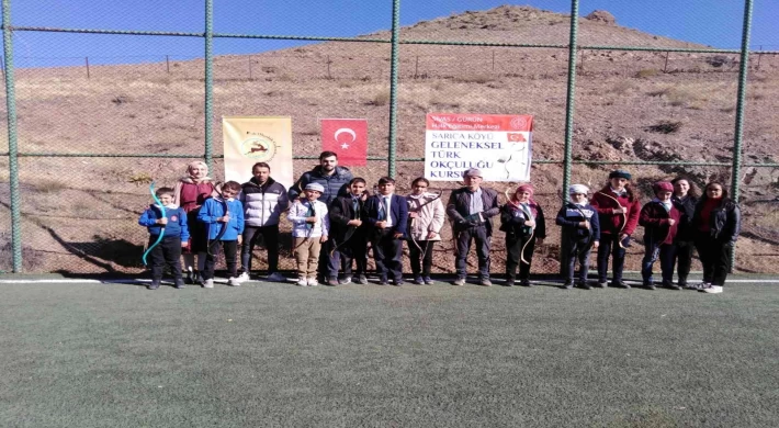 Çocuklara geleneksel Türk okçuluğu kursu veriliyor