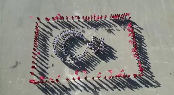 Erzincan’da öğrenciler Cumhuriyet Bayramı’na özel koreografi oluşturdu