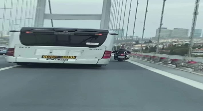 15 Temmuz Şehitler Köprüsü’nde metrobüs, motosikletliye siper oldu