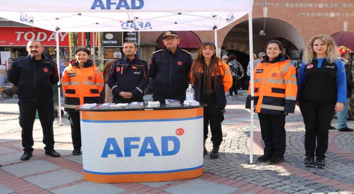 AFAD ve itfaiye ekipleri tatbikat öncesi vatandaşları bilgilendirdi