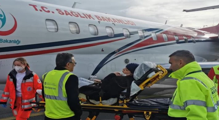 Almanya’da tedavi gören öğretmen ambulans uçakla Türkiye’ye getirildi