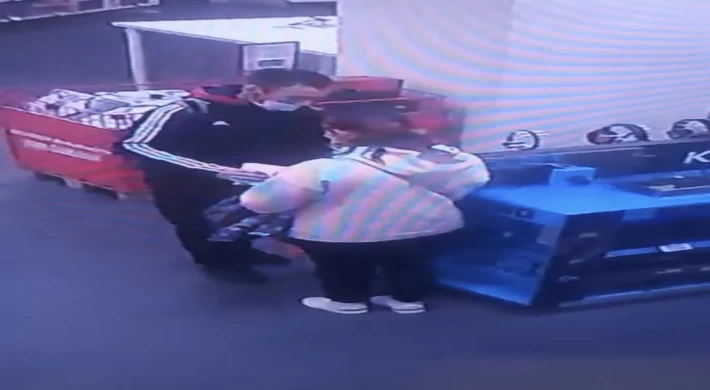 İstanbul’da AVM’de alüminyum folyolu torbayla hırsızlık kamerada: Kadın hırsız x-ray cihazına yakalandı