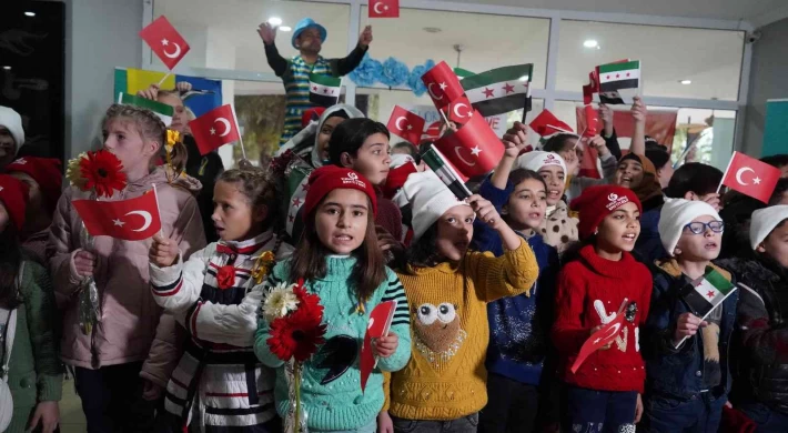 Savaş mağduru çocuklar dünyaya “Türkçe” barış mesajı verdi