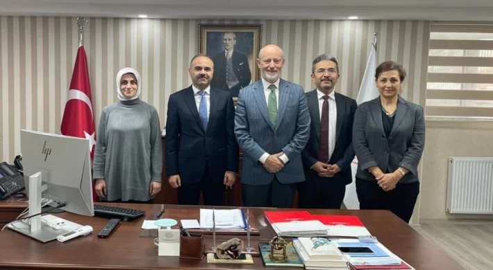 Ünsal, UNICEF Türkiye Eğitim Sektör Yöneticisi Robertshaw ve Birim Yöneticisi Buldu ile bir araya geldi.