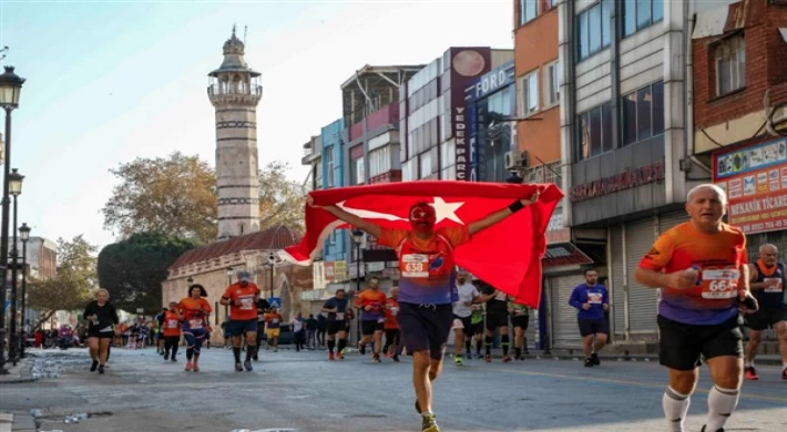 Adana’da ’13. Uluslararası Yarı Maratonu’ koşuldu