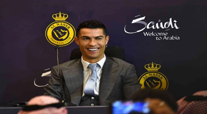 Cristiano Ronaldo, görkemli törenle Al Nassr’a imza attı