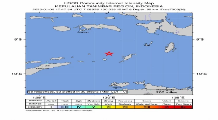 Endonezya 7.6 büyüklüğünde deprem
