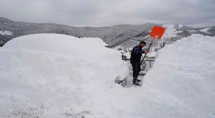 Geçen yıl evlerin ve araçların kara gömüldüğü Kastamonu, bu yıl kar yağışına hasret kaldı