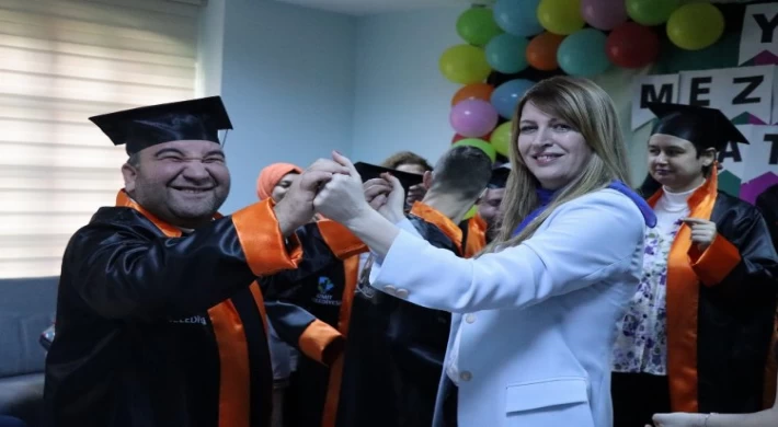 İzmit YADEV’de mezuniyet sevinci