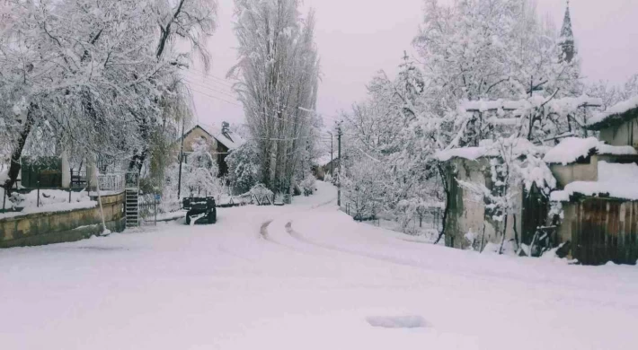 Antalya'da karla mücadele