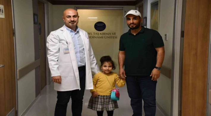 Libyalı 5 yaşındaki Malk mesane pili tedavisiyle Türkiye’de şifa buldu