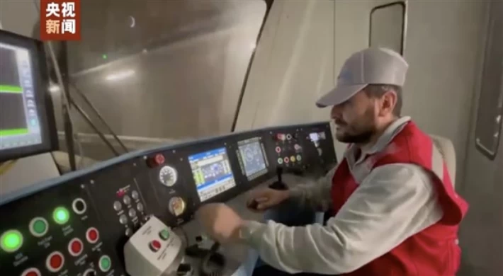 Türkiye’nin en hızlı metrosu resmen hizmete girdi
