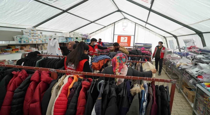 Deprem bölgesinde 5 sosyal market açıldı