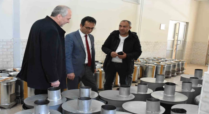 Karaman’da depremzedeler için üretilen sobalar afet bölgelerine gönderildi