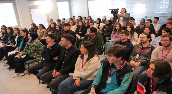 Maarif Okulları Öğrencileri Dijital Gazetecilik Atölyesinde