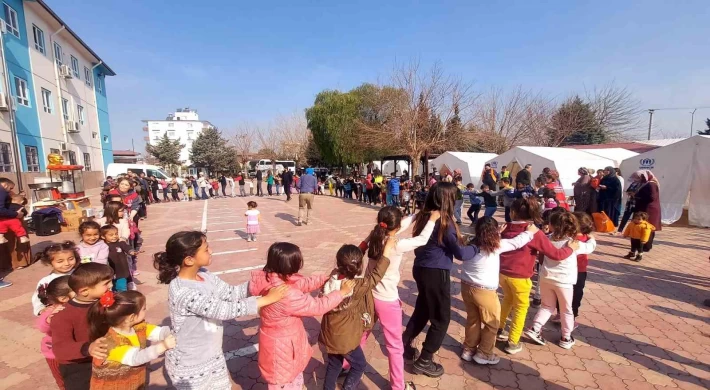 Osmaniye Belediyesi’nden depremzede çocuklara oyuncak