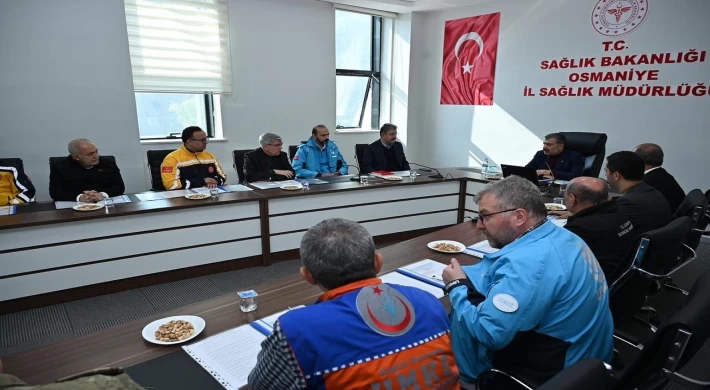 Sağlık Bakanı Koca, Osmaniye’de depremzedeleri ziyaret etti