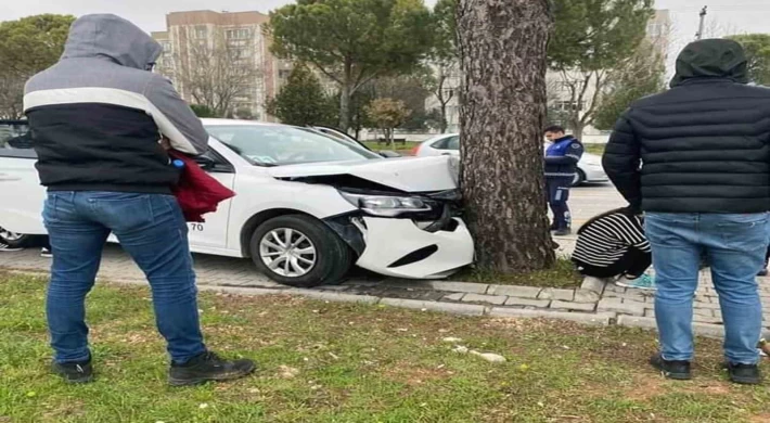 Aday sürücü sınavda ehliyetini alamadan kaza yaptı