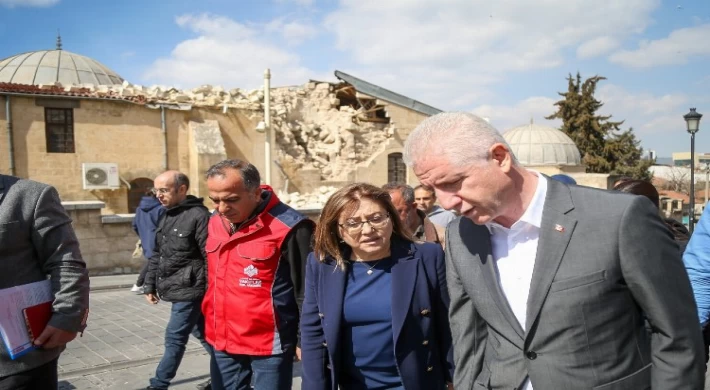 Gaziantep’in zarar gören tarihi yapılarına yakın mercek