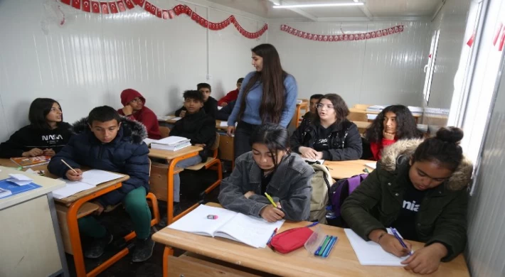 İlk ders gününde çanta ve kırtasiye desteği Gaziantep Büyükşehir’den