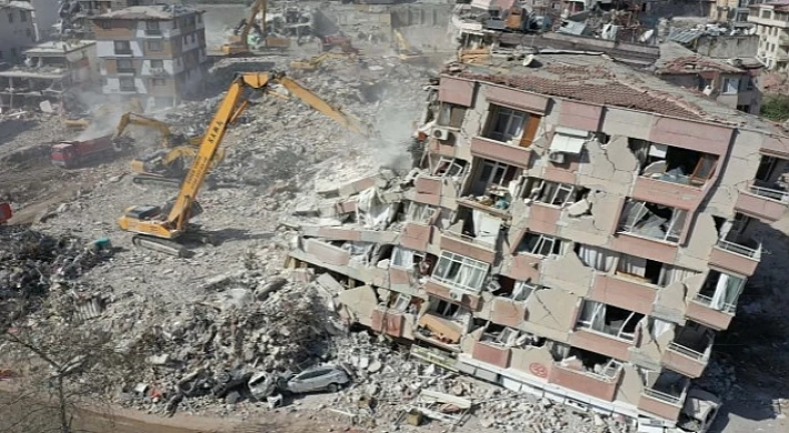 Kocaeli Büyükşehir, Hatay’da 51 binanın yıkımını yaptı