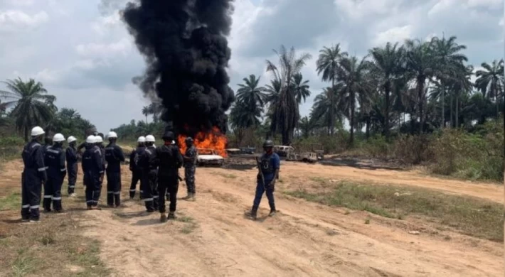 Nijerya’da petrol rafinerisinde patlama: 12 ölü