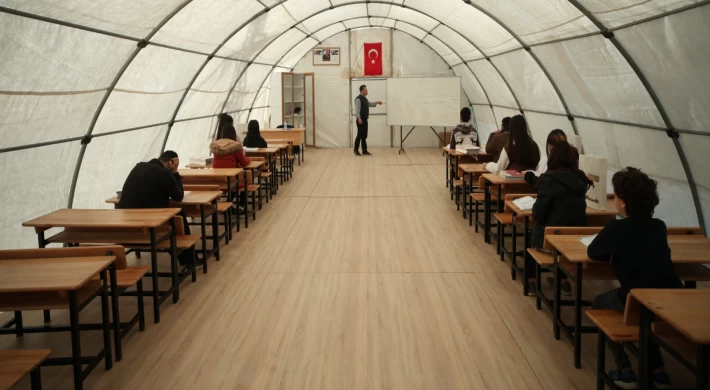Özer, "Deprem Bölgesinde Eğitim" gündemiyle CHP heyeti ile bir araya geldi