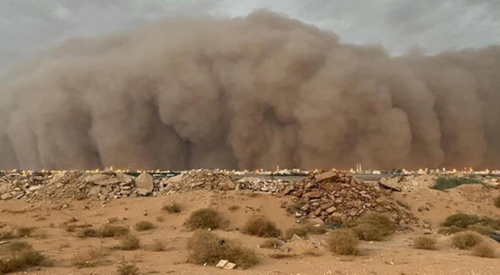 Suudi Arabistan’ı kum fırtınası vurdu