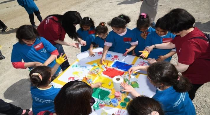Türkiye’deki Güney Koreliler, Osmaniye’de depremzede çocukları eğlendirdi