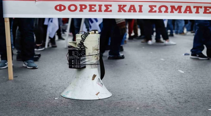 Yunanistan’da tren kazası protestoları sürüyor