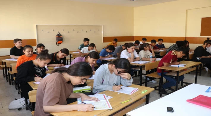 Aksoy’dan sınavlar öncesi öğrencilere destek