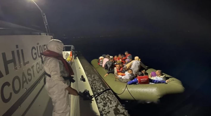 Ayvalık’ta 48 düzensiz göçmen ve 1 organizatör yakalandı