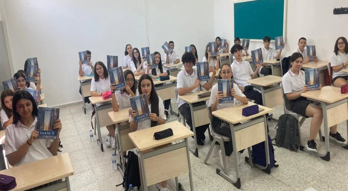 Kuzey Kıbrıs Türk Cumhuriyeti'nin talebi doğrultusunda öğrenciler için ücretsiz ders kitapları gönderdi.