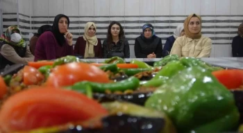 Aşçılık kursuna giden kadınlar kendi iş yerlerini açmayı hedefliyor