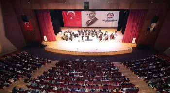 Dev orkestra Neşet Ertaş’ın türkülerini seslendirdi