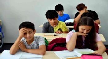 Mersin Büyükşehir Belediyesinin kurs merkezleri öğrencileri sınavlara hazırlıyor