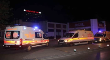Sağlık ekibine yardım için giden ekipleri bıçakladı: 1’i bekçi 3’ü polis 4 yaralı