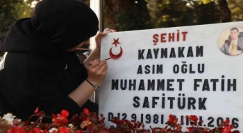 Şehit Safitürk’ün mezarı liseli öğrenciler tarafından düzenlendi