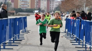 Silivri’de okullar arası Atatürk Koşusu düzenlendi