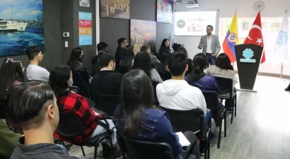 Türkiye Maarif Vakfı Kolombiya’da Öğrencilere Türkiye Bursları Sunumu Düzenledi