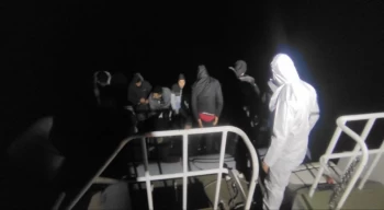 Ayvalık açıklarında 17 düzensiz göçmen yakalandı