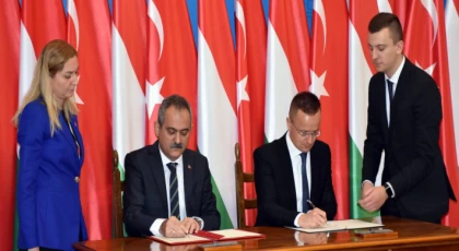 Bakan Özer, Macaristan Dışişleri ve Dış Ticaret Bakanı Peter Szijjarto ile Eğitim alanında mutabakat zaptı imzaladı