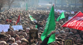 Binlerce kişi İsveç’te Kur’an-ı Kerim’in yakılmasını protesto etti