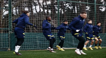 Fenerbahçe, derbi için kampa girdi