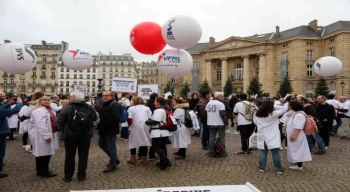 Fransa’da hekimlerden protesto