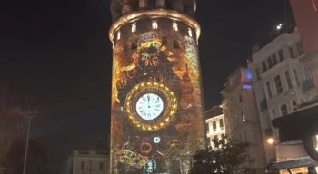Galata Kulesi’ne saat yansıtılarak geri sayım yapıldı