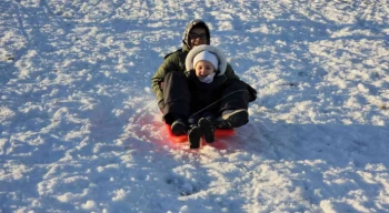 Karabük’te vatandaşlar kar keyfi için 2 bin rakımlı zirveye çıktı