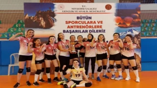 Nevşehir Gençlik ve Spor Kulübü Yıldız Kızlar Voleybol Takımı şampiyon