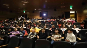 Öğrenciler karne tatili öncesinde sinemayla buluştu