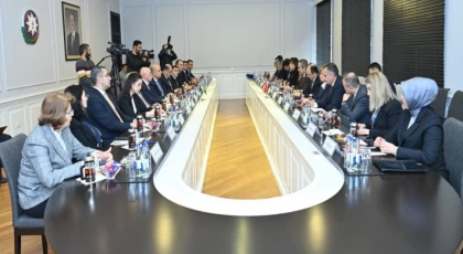 Özer, Azerbaycan Eğitim Bakanı Emin Amrullayev ile bir araya geldi